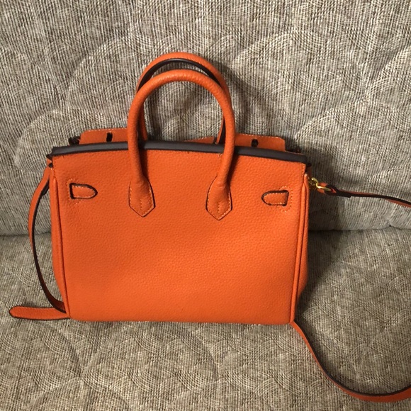 🌺🌺NEW BEAUTIFUL ORANGE BAG WITH GOLD DETAILS - Picture 8 of 13